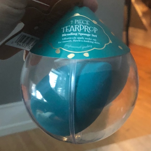 BEAUTY BLENDER SET—NEW—One large and one smaller - Picture 4 of 4